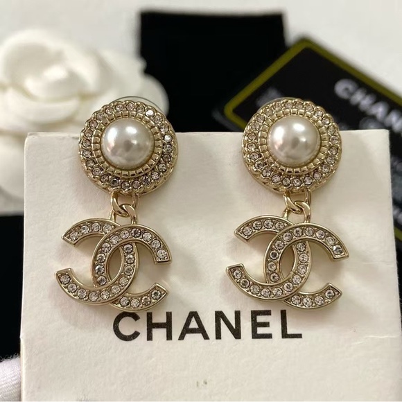 CHANEL Gold and Pearl Drop Earrings - Picture 1 of 2